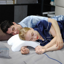 Gối ngủ chống tê mỏi cánh tay Cuddle Pillow